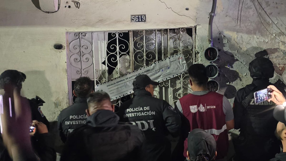 SeGobCDMX's tweet photo. Como parte de las acciones para recuperar y proteger el patrimonio de las familias, el #GabineteContraDespojos acompañó a la @FiscaliaCDMX en el aseguramiento de un inmueble ubicado en la colonia Gertrudis Sánchez 2a. Sección, en la alcaldía Gustavo A. Madero.

La diligencia se realizó en seguimiento a una investigación relacionada con la ocupación irregular del inmueble. Tras la inspección correspondiente, el predio quedó bajo resguardo de la autoridad.

Con coordinación interinstitucional, avanzamos en la atención de los casos de despojo y en la protección del derecho a la propiedad.