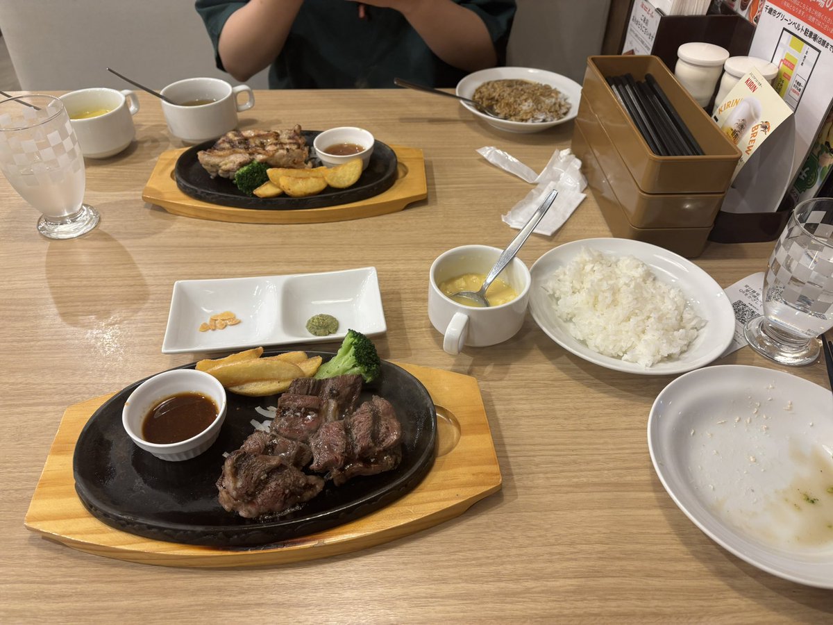n_ana1014's tweet photo. 誕生日ご飯！昨日だけど
連れてきてくれてありがとう🥰 https://t.co/K8v7XUa6MI