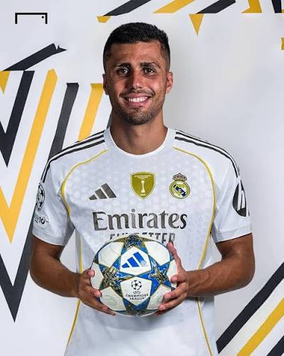 d4vds's tweet photo. 🚨 BREAKING: REAL MADRID TRIGGER RODRI’S RELEASE CLAUSE! ⚪️🇪🇸

Real Madrid have reportedly triggered Rodri’s release clause at Barcelona and completed a stunning move for the Spanish midfielder.

🇪🇸 RODRI TO REAL MADRID — HERE WE GO! https://t.co/EKIxbbB2Yo