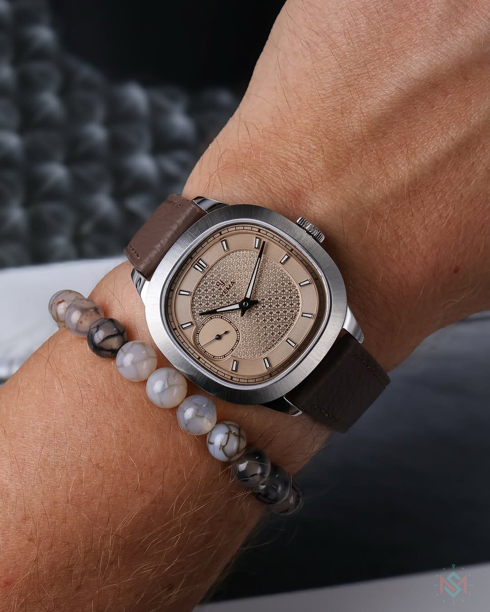 mascdaily's tweet photo. Yema – Urban Traveller (cushion-shaped case with integrated design and textured dial) https://t.co/jX89TdjeTJ