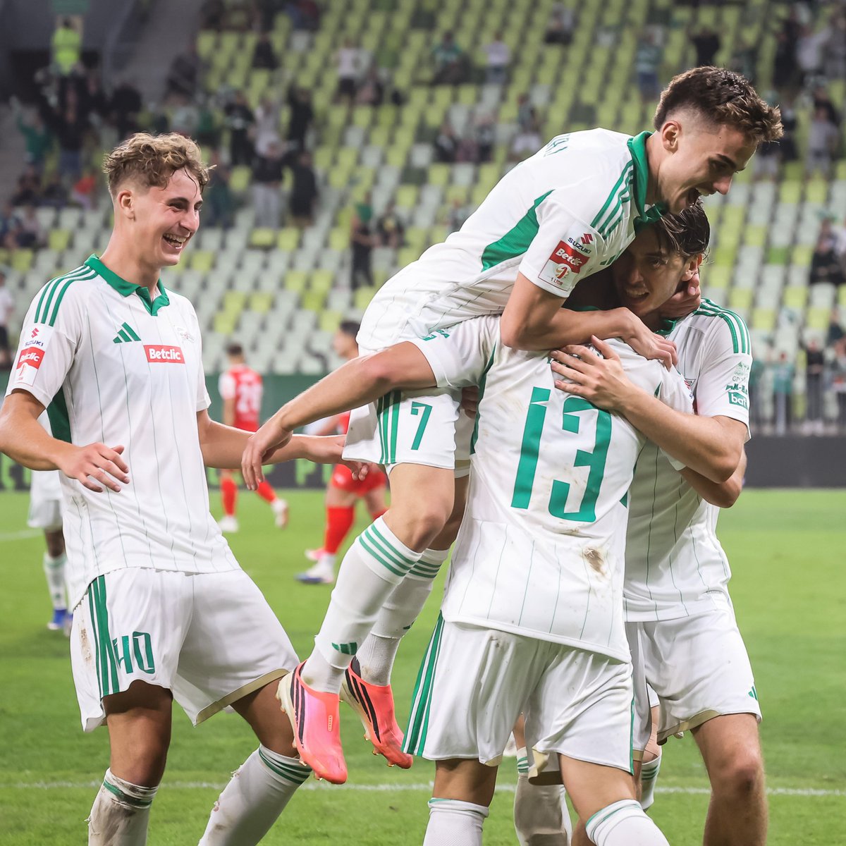 LechiaGdanskSA's tweet photo. Dawno nie było 🤍💚 https://t.co/LVEng9gcWz