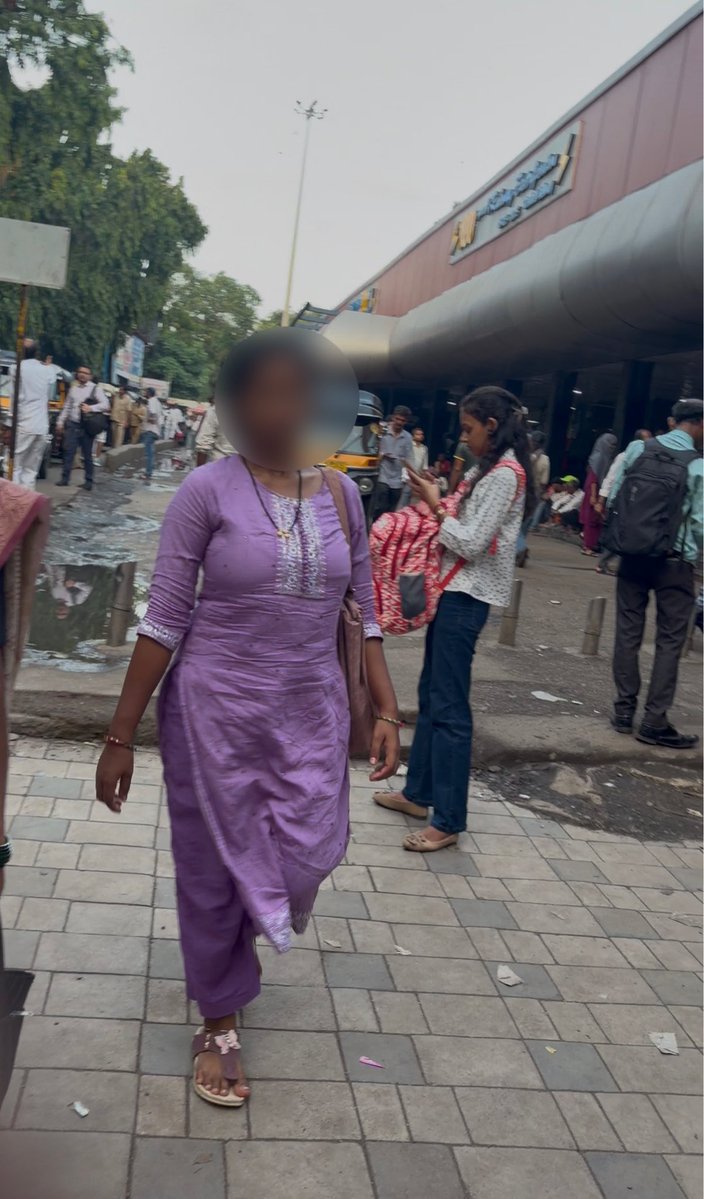 COWmilkTASTY's tweet photo. Eva mango semaya irukuu molaila munjaa vechii nalla thekanumm 🤗🫠🫵 

#trending #molai #hotty #tamil https://t.co/f1fpASI6f8