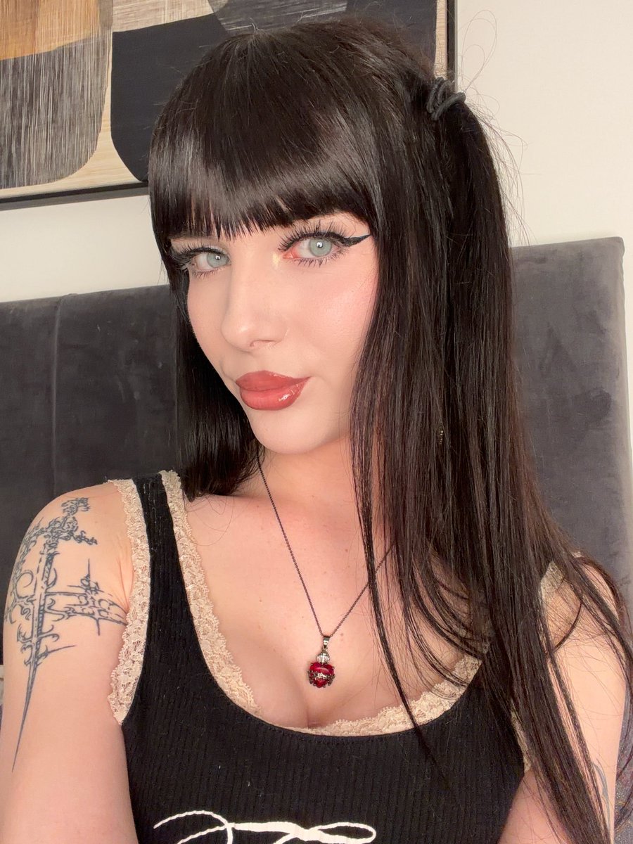 thewinterdol's tweet photo. Proof trans women can be just as beautiful as cis women! 💖 https://t.co/Vrs4LzqhTF