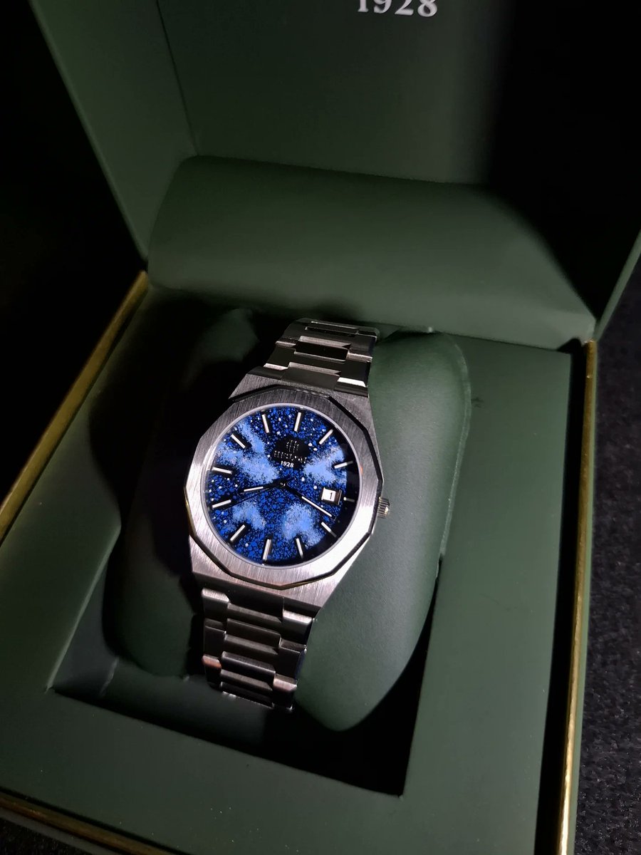 mascdaily's tweet photo. Hislon – 1928 Series / Royal Oak Style (custom/artistic starry blue dial) https://t.co/uSRGZFMZqP