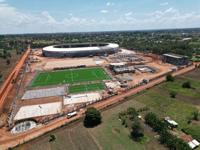 HellenKakuru's tweet photo. THEY DOUBTED IT. LOOK AT IT NOW 🔥
Akii-Bua Stadium is coming to life! 🇺🇬
Progress is real. Vision becoming reality.
SAMCO delivering for the 256 👏
#Uganda #PearlOfAfrica https://t.co/KEzjCDYDoe