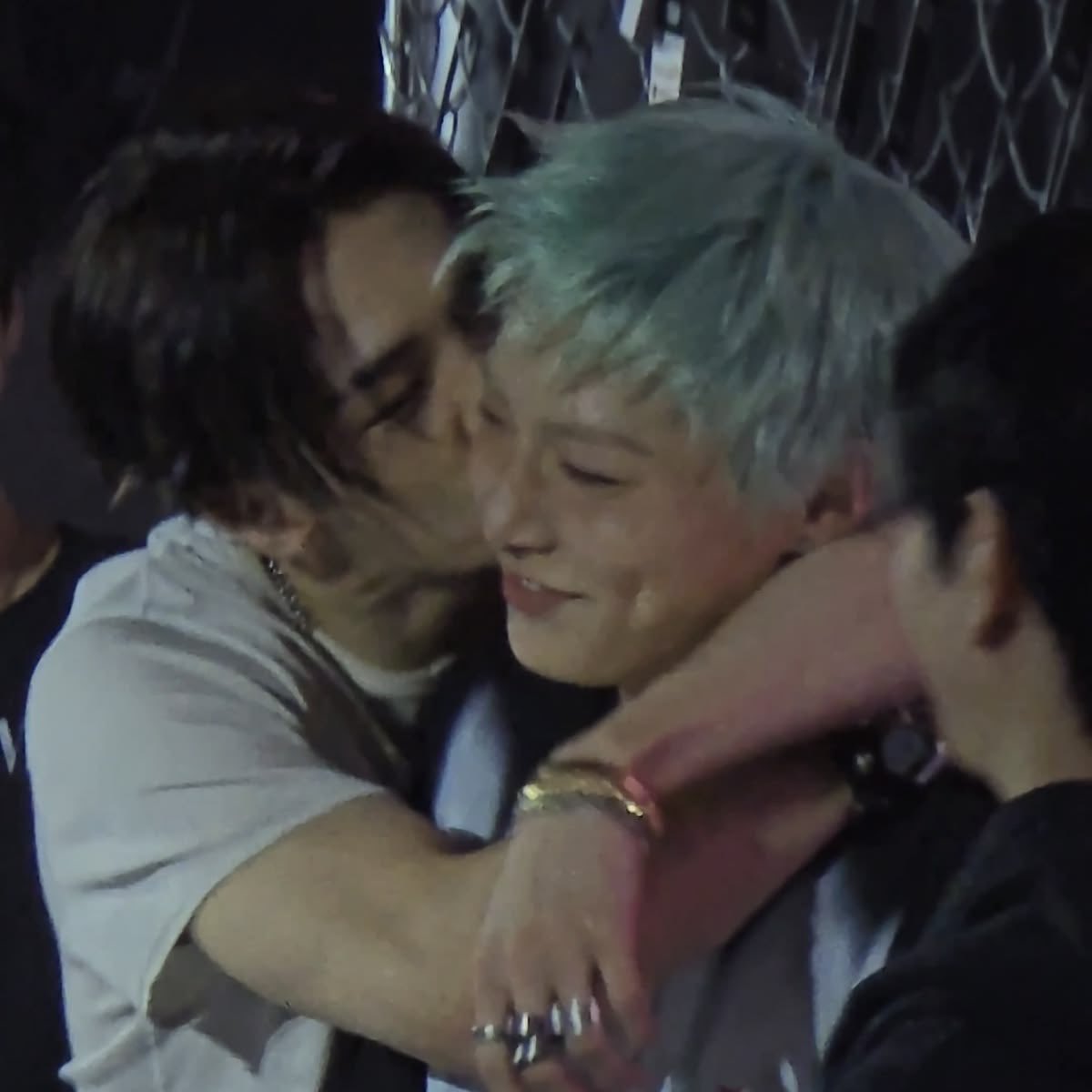 hyuuvita's tweet photo. metas en la vida:
• acabar la uni (opcional)
• que me amen como el hyunin se ama (obligatorio) https://t.co/fRv74otuY0