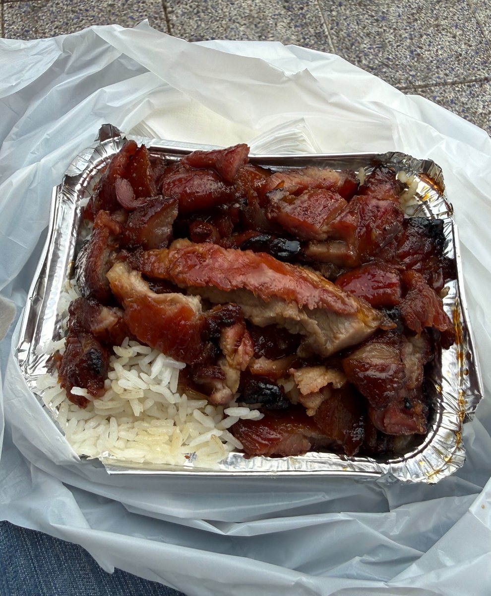 stargazermellu's tweet photo. nyc has an entire tier of meals under $10 (not fast food) within a 10 minute walk from any corner of the city, i need more of this in my life!!! https://t.co/bzZWxbsZKm