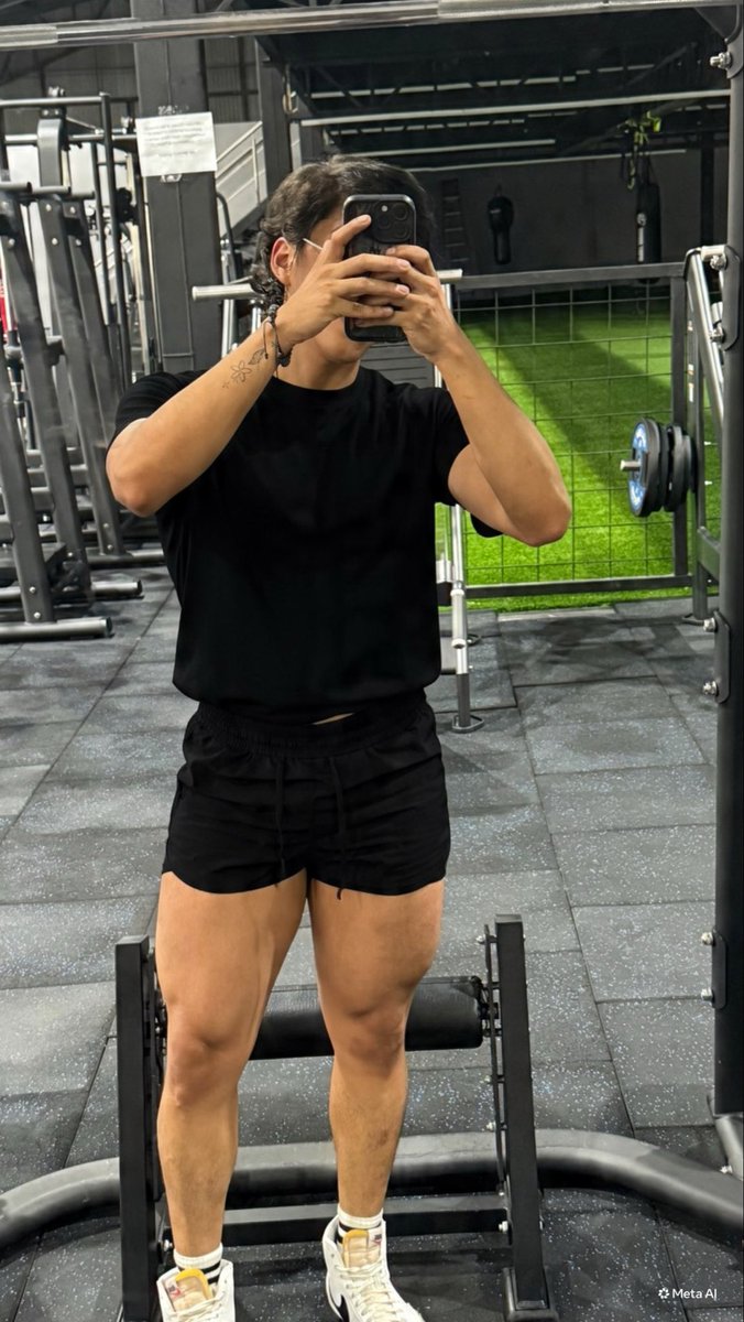 stranger_boy03's tweet photo. 💪🏽 https://t.co/2bIBPWmuY1