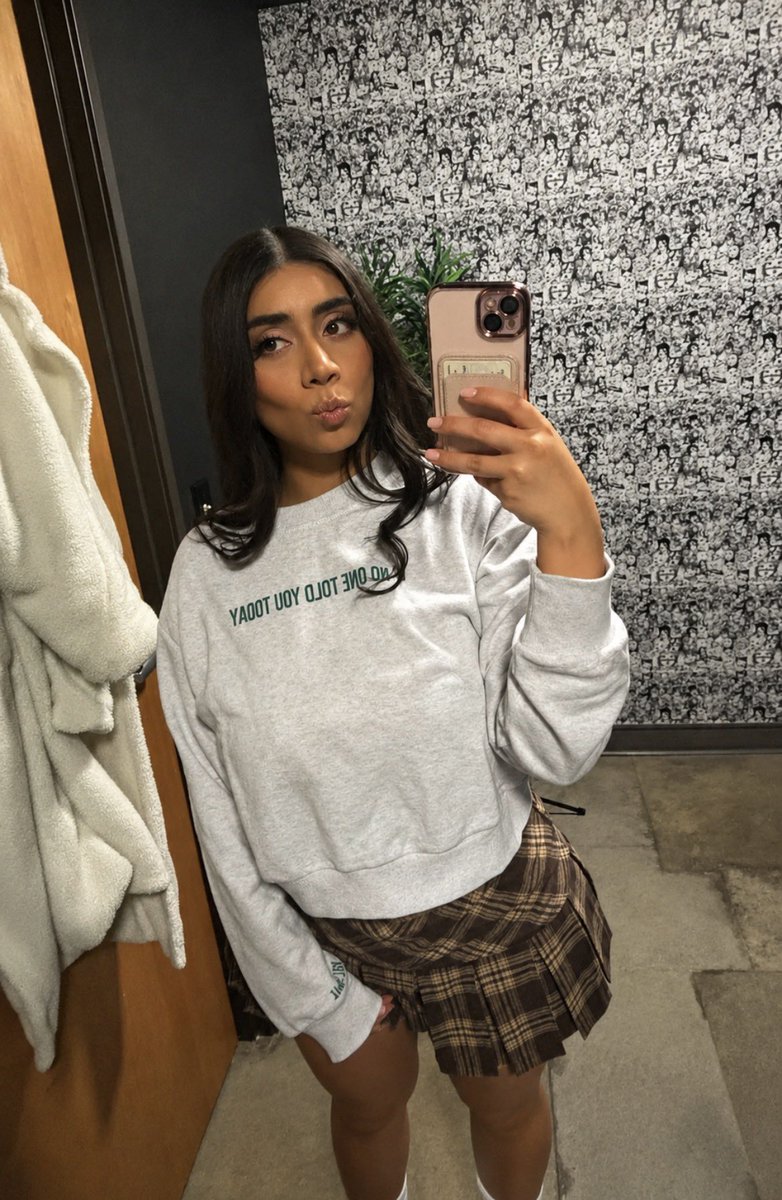 violetsaucyonX's tweet photo. Serving looks keeping it simple 🧡 😍 #virałpost #violetmyers #violetsaucy https://t.co/Ccv4aNQ5Zd