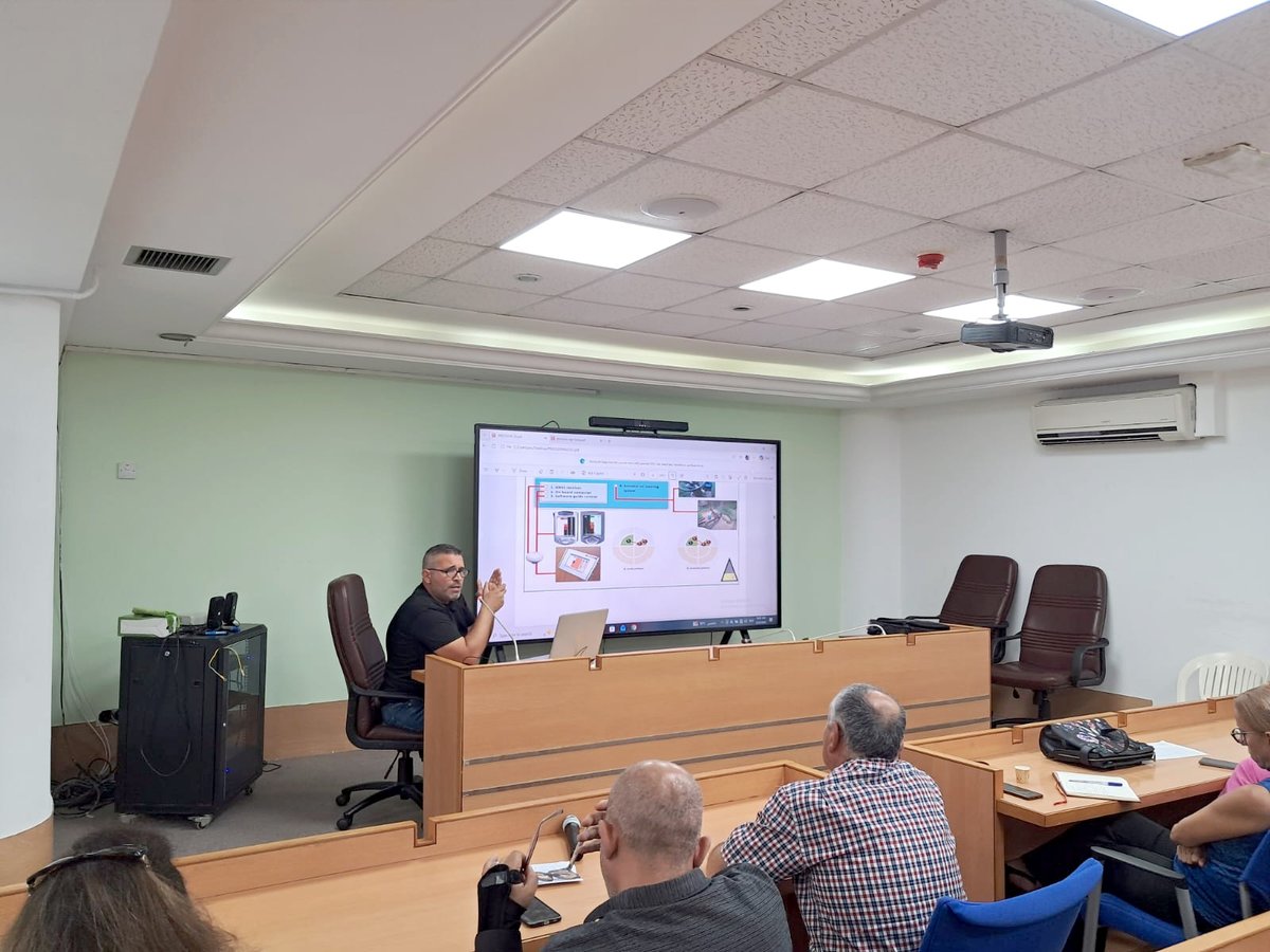 MoaLebanon's tweet photo. وزارة الزراعة ومؤسسة جورج أفرام تنظّمان ندوة متخصصة حول الزراعة الدقيقة وتطبيقاتها الحديثة

#الزراعة_نبض_الأرض_والحياة
#وزارة_الزراعة
#وزير_الزراعة

يوتيوب وزارة الزراعة:
https://t.co/XTUBLmYXX9

فيسبوك:
https://t.co/vYP3TxNtPU

موقع الوزارة:
https://t.co/nANBLEqP8c https://t.co/TapT70wz8t