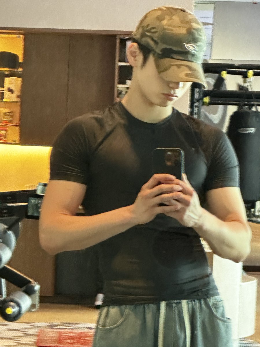 82majortexts's tweet photo. [260821] 🐹🫧

🐹: I just got back from working out~
🐹: [photo]
🐹: I worked out with Seongil hyung and Yechan hyung
🐹: And even though I wasn’t planning on lifting weights today, we naturally started together and completely exhausted ourselves
🐹: I have no strength left in my body ㅋㅎㅋㅎㅋ
🐹: I’m hungry. I think I’ll have dinner around 7
🐹: So I guess I’ll have to wait
🐹: I had steak and pasta and there was way too much…
🐹: And then I went to the pool with Yechan hyung, just the two of us~
🐹: [video]
🐹: Hehe