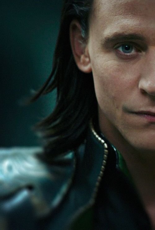 RoseBarnes94's tweet photo. Ethereal jawline https://t.co/6gGSFytSws