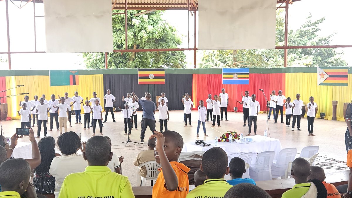 muhangi_noel's tweet photo. #Culture
#Talent
#RaisingVoices #Buildingthenation
#Womeninleadership

Earlier today at Gayaza Junior School, the young boy grabbed a rare photo opportunity with  @MercyLakiskis the State Minister for Youth and Children Affairs in the @Mglsd_UG who was Guest of Honour at the Primary School Cultural Exchange between Uganda, Zambia and Zimbabwe. ​The event brought together primary schools from Uganda, including St. Savio Junior School Kisubi and Kikusa campus, St. Joseph's Girls' Primary School Nsambya and Gayaza Junior the hosts, alongside visiting delegations from Zambia 🇿🇲 and Zimbabwe 🇿🇼 . 

​An inspiring role model for the pupils, Hon. @MercyLakiskis is an alumna of St. Kizito Primary School, Gayaza High School, and later trained as a Dental Surgeon at @Makerere . All those who grabbed photo opportunities will become Doctors like @MercyLakiskis 🤗💪👍👊✍️