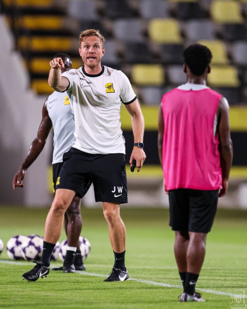 goatmxcl's tweet photo. كنت اهرب من المدرسة لمشاهدة تكتيكات السيد ينز فيسينغ💛💛

 #ittihad_need_new_signing https://t.co/00DPWj6Csj