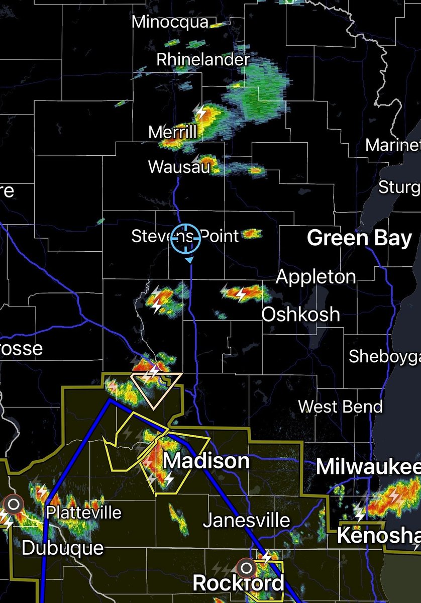 DavidsUMWeather's tweet photo. Scattered thunderstorms across parts of Wisconsin with severe storms about to hit the Madison area! https://t.co/G2hvtGleiy