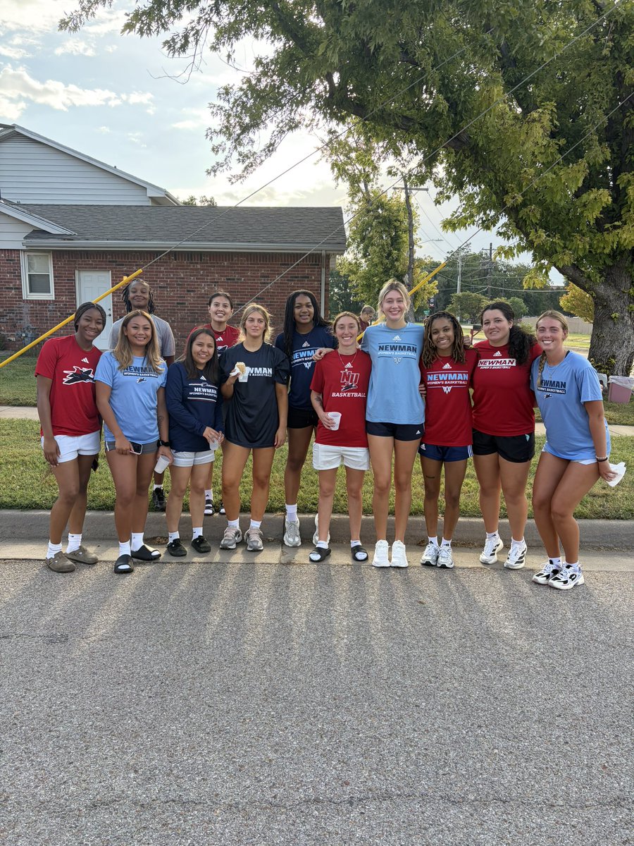 NewmanJetsWBB's tweet photo. 🏠✨ MOVE-IN DAY ✈️🏀

#JetPower✈️ https://t.co/i0JT7QpHpP