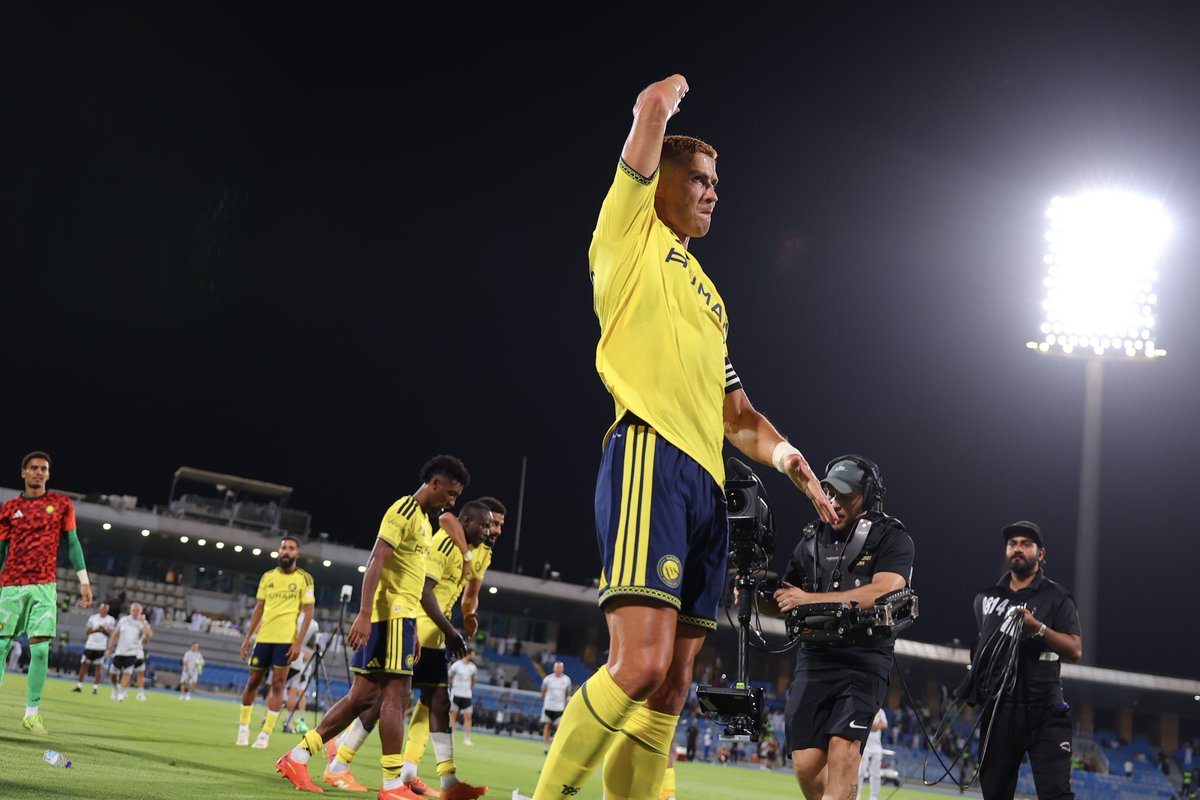 AlNassrFC_EN's tweet photo. The best way to end the night: together 💛 https://t.co/ZleRjuOhMf