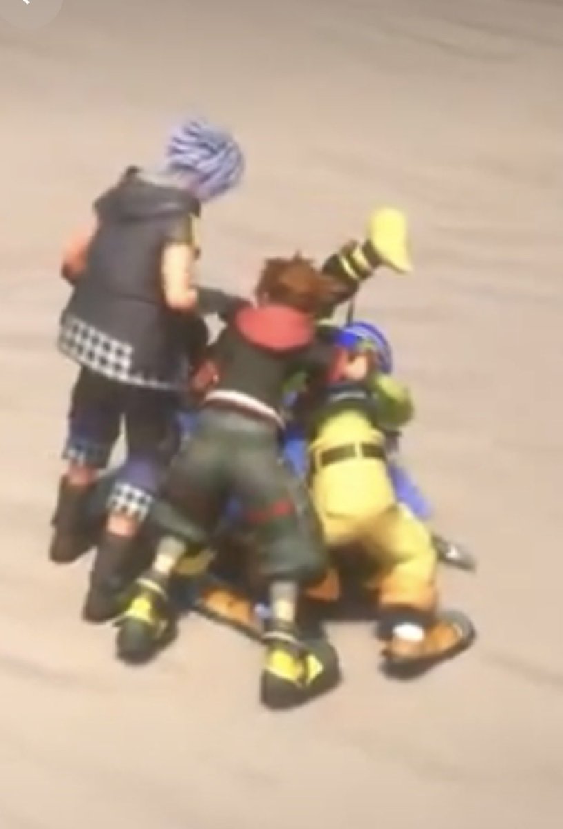 RikuNoTate's tweet photo. Never forget that 3D animation cost a lot of money. For them to go out of their way to have Riku touch Sora’s shoulder to his face, and Sora touch Riku’s waist, they had to spend extra budget on that. Making them look right at each other just as the camera pans off-screen. https://t.co/AvWNWpigQz