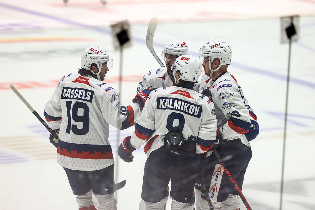 ZVonlinesk's tweet photo. FOTO+REAKCIE: Rytieri prvýkrát v príprave vyhrali, na MPZ zdolali Bystricu. Ďaloga: Je to paráda https://t.co/EQPMsvkbSf #zvolen https://t.co/zCKv7lTJuY