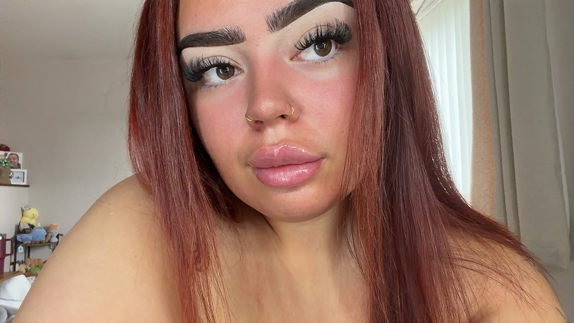 cleavagehuntr's tweet photo. Those huge, soft, pillowy lips were made for one thing… sucking dick like a pro 😩💦 I’d let her wrap those fat lips around me all night 😈🔥
#DickSuckingLips #FatLips #OralQueen #ThickLips #BlowjobQueen #LipGoals https://t.co/44PgeoKbMo
