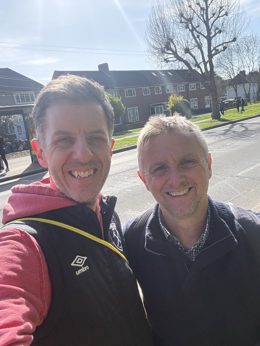 L33W3MYSS's tweet photo. West Ham legend 

Kevin Keen

What a guy https://t.co/Pdcwxs0n6h