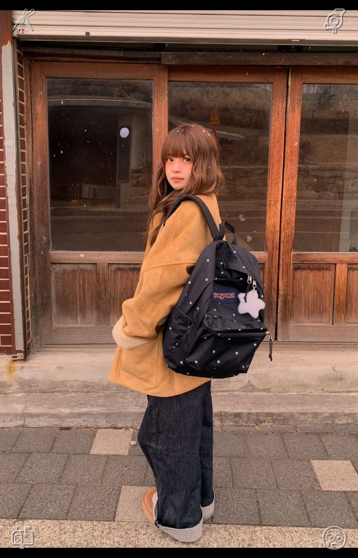 Dear_sassy9's tweet photo. A winter stroll with loved ones When family arrives, if your well-thought-out arrangements go off course, adapt your path rather than your ultimate goal. Staying open to change allows you to keep progressing despite unforeseen obstacles. https://t.co/ENaf2Weipk
