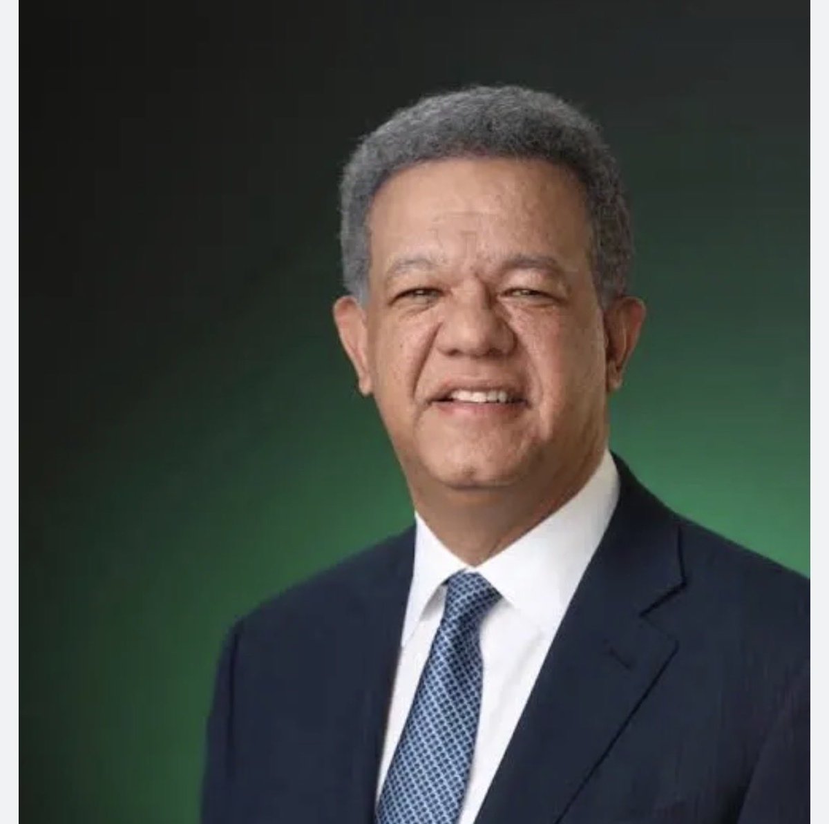 faumontes's tweet photo. Conforme a lo que observo en la sociedad dominicana, considero que el doctor @LeonelFernandez, tiene que volver al poder. Su regreso tendría como objetivo fundamental encauzar al país por senderos de moralidad, institucionalidad y buenas costumbres, fortaleciendo la credibilidad de las instituciones públicas y recuperando la confianza de la ciudadanía. Además, su experiencia y capacidad para analizar y gestionar situaciones complejas lo convierten, a mi juicio, en uno de los cerebros mejor articulados para enfrentar y superar las crisis que puedan presentarse. Todo ello debe contribuir a recuperar el sentido de responsabilidad, respeto y convivencia que debe prevalecer en la sociedad dominicana.