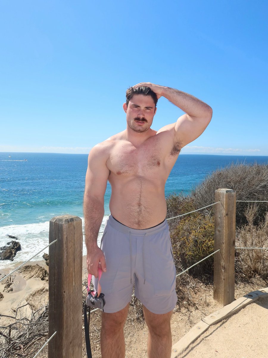 payne1606's tweet photo. Hope you’re enjoying the view 😇😇💦😍🏳️‍🌈❤️❤️❤️❤️🤗

#gay https://t.co/SFVnPbFHNl
