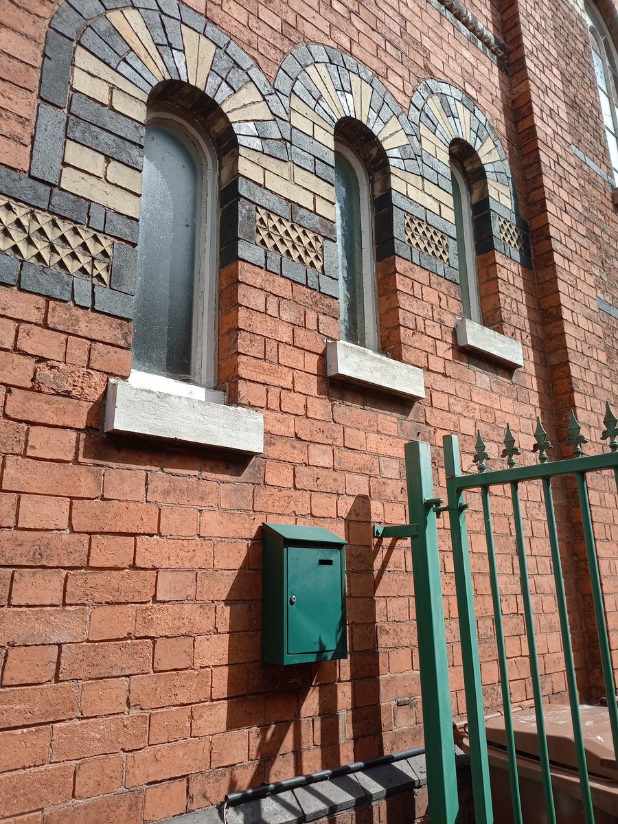 phil0073's tweet photo. #WeekendWindows &
#WindowsOnWednesday at #ZionChristianChurchWellingborough , originally
#WesleyanChapelGtParkStWellingboroug c.1872.
Architect-#CharlesBell.In #August.#PhilOnaBike #StoneworkSunday #TinyWindowTuesday https://t.co/Yrkuw5myCY