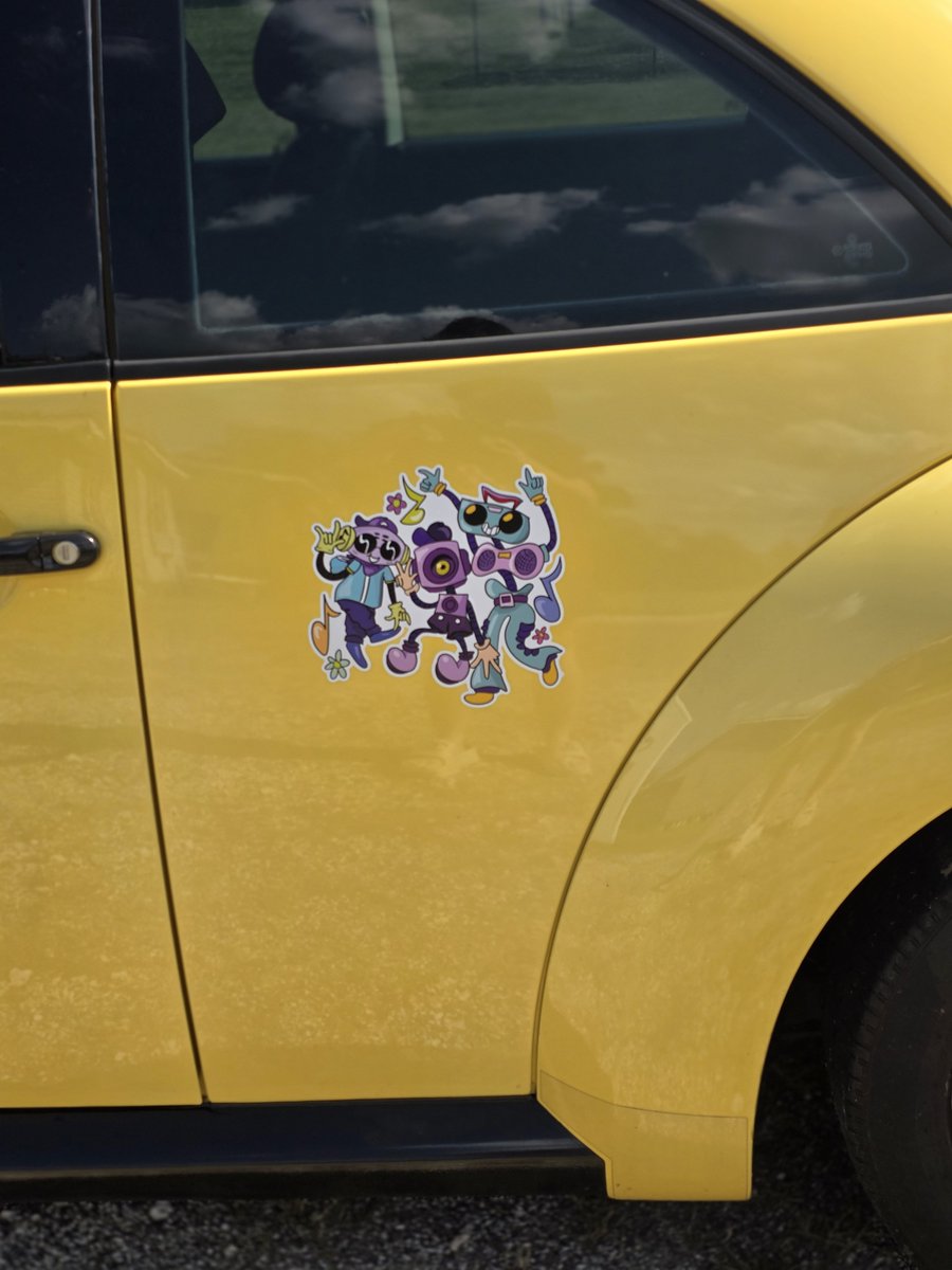 bobatiino's tweet photo. as if my car wasnt already standing out theyre on my car now too #scctwt https://t.co/EV95eddsiM