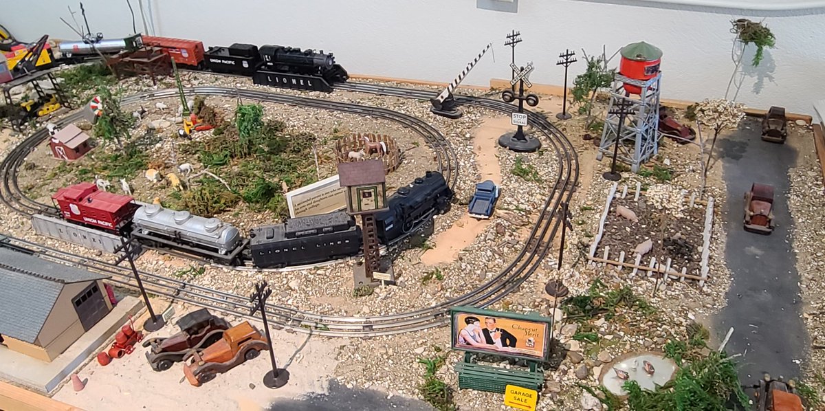 TBinTimeMachine's tweet photo. Spent the afternoon in Flatonia, TX today. Saw some cool models trains. https://t.co/VUYFcWhODe