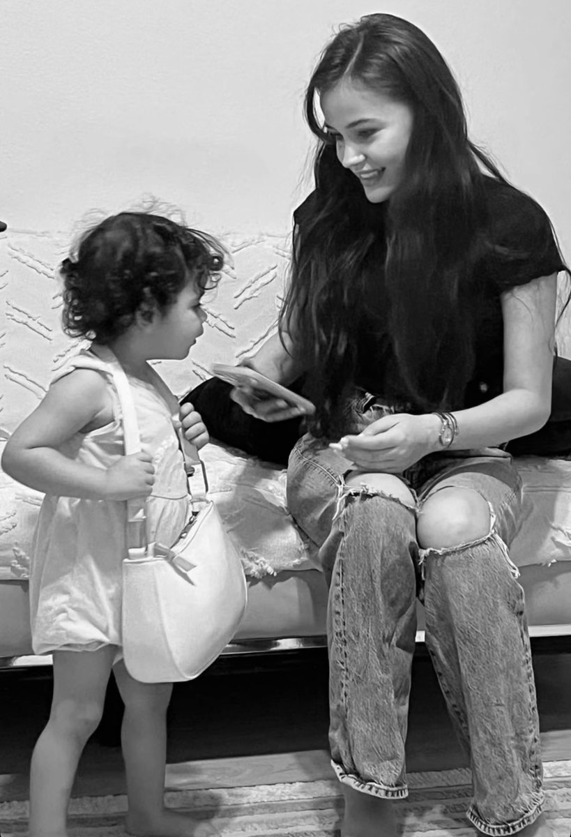 diziseyircisi's tweet photo. Geç görmüş olsam da bu kare çok safe hissettirdi 🌺
#YağmurYüksel https://t.co/j8M3Qv9HZh