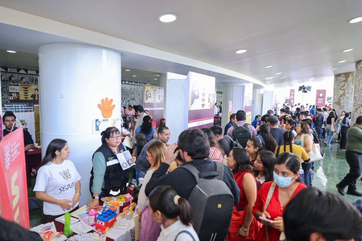 EvelynSalgadoP's tweet photo. Encabecé la inauguración de la Feria Nacional de Empleo para las Juventudes 2026 en Chilpancingo.💼

📌 50 empresas y más de 500 vacantes
📌 1,000 plazas de la @GN_MEXICO_ y 350 de la @SEMAR_mx
📌 +8 mil personas colocadas mediante el Programa de Apoyo al Empleo durante el primer semestre del año
📌 1.4% de desocupación en Guerrero, la segunda tasa más baja del país

Gracias a las empresas, instituciones y a todas las personas que hicieron posible esta feria. ¡Que cada vacante sea el comienzo de una nueva historia y de muchos proyectos por cumplir!👏