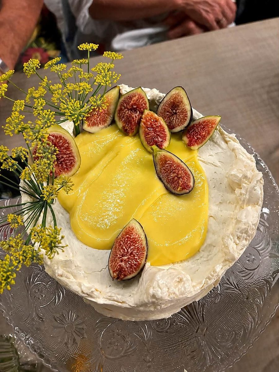 pettyranch's tweet photo. A break from avocado content: this cake by pastry genius Anastasia Chavez highlights 2 of our legacy crops: Meyer lemons and figs. Picked them Wednesday morning,  cake Thursday evening.  Great farm dinner by Totally Local VC. Thanks Chef Tim and Kat! Photo: Camarillo Barrel Works https://t.co/yGeuK9dRjS