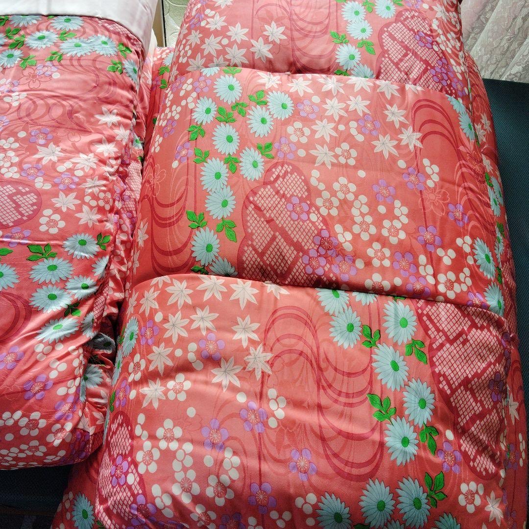 onesyofuton's tweet photo. 花柄レトロ柄掛け布団敷布団セット東京西川 https://t.co/t7W8FZqH6M