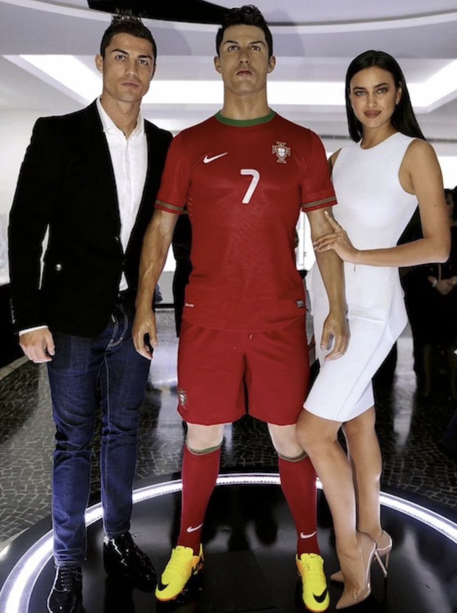 Crisrina07's tweet photo. CR7 müzesi açılışı 

Madeira (Aralık 2013) https://t.co/gDa66rDFjp