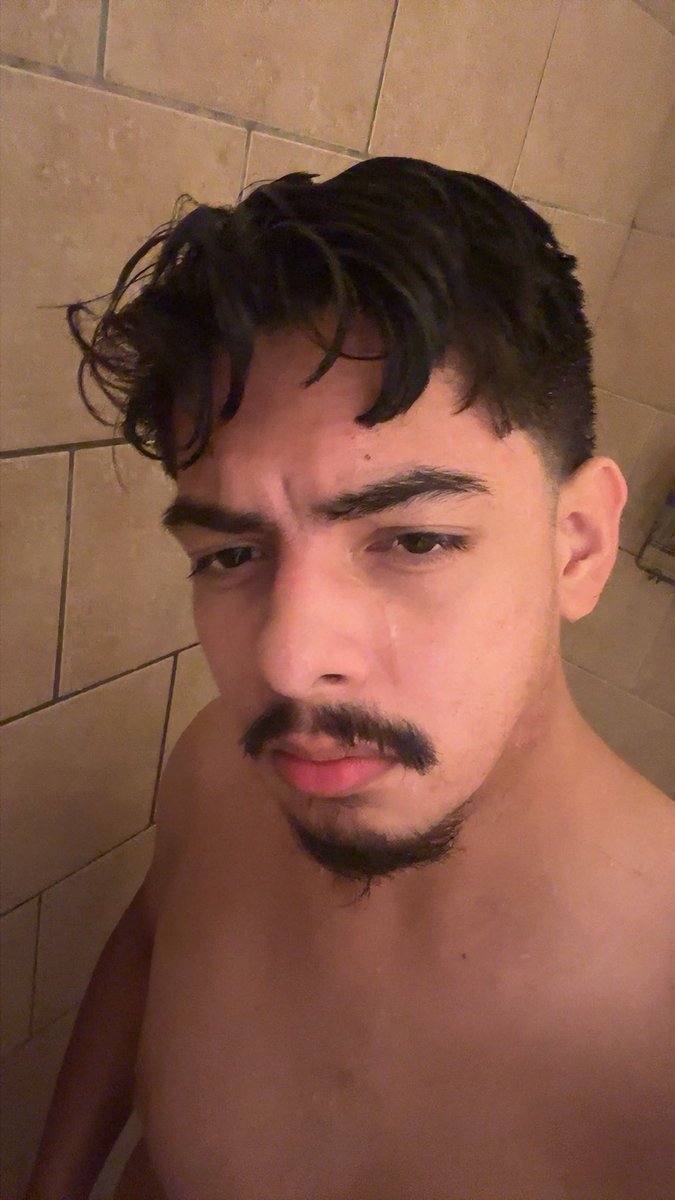 luizzbackup's tweet photo. Nothing like a hot shower to remind you who’s that bitch. 🚿😏 https://t.co/385KTzo0cx