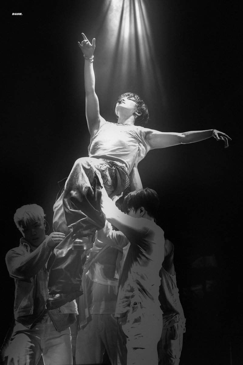 channieluuvr's tweet photo. HANG THIS ART IN THE LOUVRE https://t.co/zMZaL9QEpd