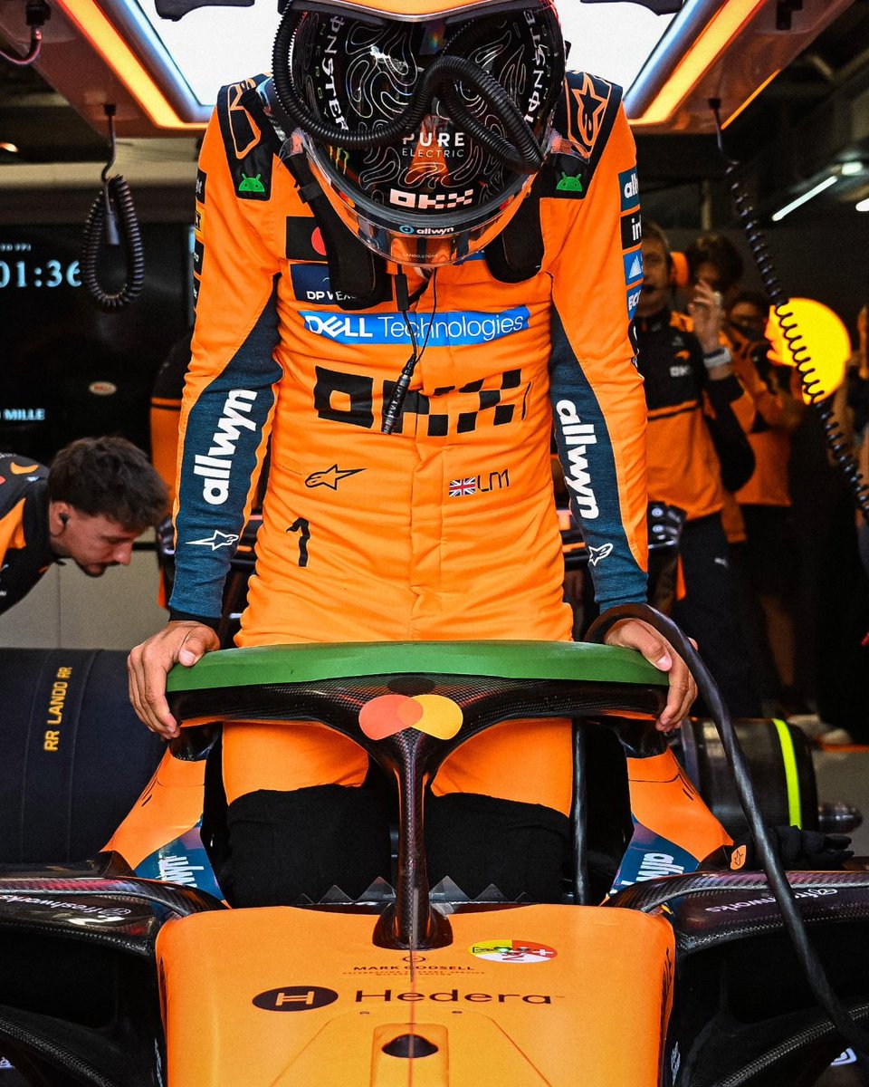 Alienware's tweet photo. 📢@Lando's race day lid got the @alienware treatment. What do you think? ​

@McLarenF1