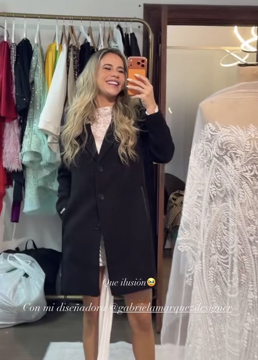 gomezxgrande_'s tweet photo. mi corazónnnn, mi pupi ya está en mood boda, la emoción y alegría que siento viéndola tan felizz, merece todo❤️‍🩹 https://t.co/aFSBanazpb