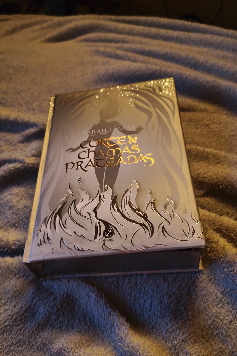 nanacarello_'s tweet photo. livro mais lindo do mundo https://t.co/28off63hwV