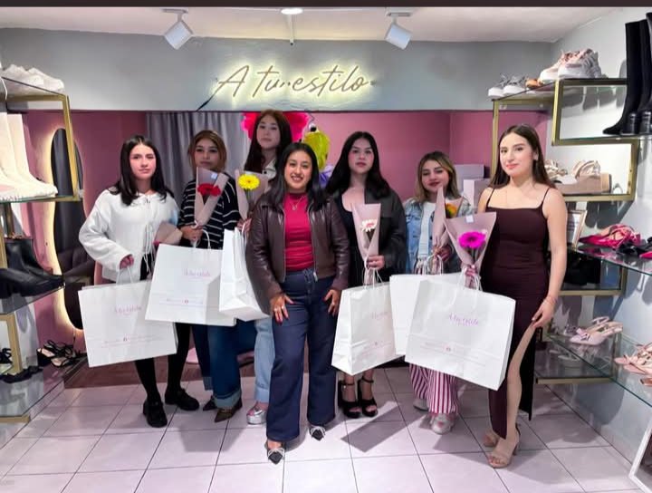 DeTlaxiaca2's tweet photo. Detrás de una gran caminata en pasarela, hay un par de zapatos increíbles que la hacen posible. 👠✨👑
Agradecemos infinitamente a Calzado a tu estilo Patrocinador Oficial de Belleza Tlaxiaca 2026, por brillar junto a nuestras candidatas y darles el porte y la comodidad https://t.co/cuV1MOBHEU