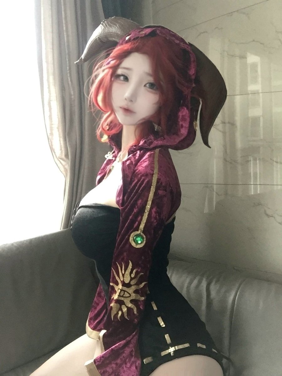 sali1224443's tweet photo. 샤먼
#IdentityV #Priestess #FionaGilman https://t.co/yIlKmwvtfH