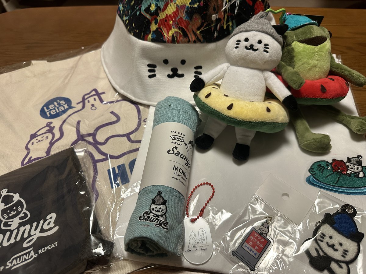 deco7821's tweet photo. 今回も初日からサウナハット10へ🐾
商品数も豊富で目移りするけど…カッコよくてかわいいサウニャフェイスのSparkバージョンを選びました🥰
コラボ商品もかわいいくてどんどん手に取ってしまったけど全部良くて大満足✨
#サウナハット10 #saunahat10
#サウニャ #Saunya
#poolyssauna #Vihtarian https://t.co/9ju6MqgPZK
