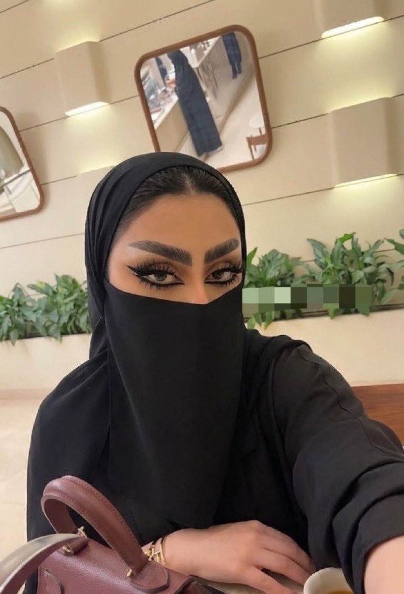 dyowldha's tweet photo. @AinzOrsh صباح الطويز اللي يتمروج ابشرك الوالده للحين ماردت البيت 💅🏻💄 https://t.co/85UnQRgK6L