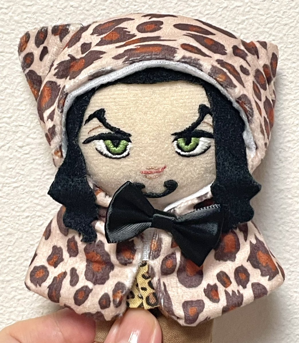 CL_OK_HF_MT's tweet photo. 100均に売ってたヒョウ柄ポンチョ、ロブぬいのためのものでしかないので買った
サイズぴったりでした https://t.co/U80h6ZeHRT