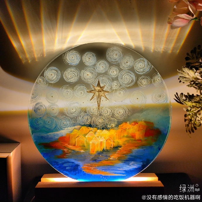 peterpanstoejam's tweet photo. DIY治愈时刻用闲置木片做了迷你星空挂饰，粘好碎碎的夜光贝壳，晚上看超梦幻！想动手的宝子快试试～ https://t.co/Vrc0yPHfzr