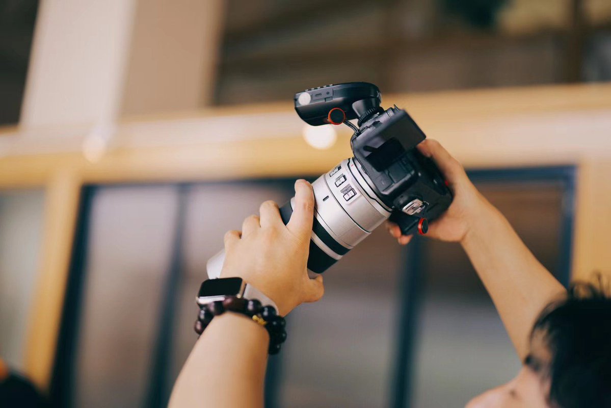 Justinb57486142's tweet photo. New to photography Start with mastering natural light—soft window light creates way nicer shots than harsh flash. A tiny portable tripod is also a game-changer for sharp, steady snaps! https://t.co/u5zdDI9UQL