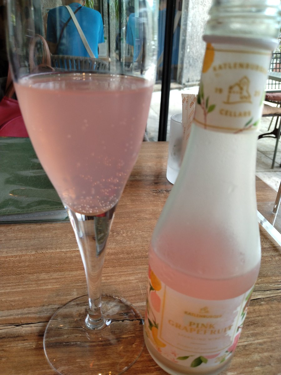 hinajoh's tweet photo. ここ数年恒例の誕生日箱根旅。
午前中から飲んでしまった😆 https://t.co/AXcgmnzx7J