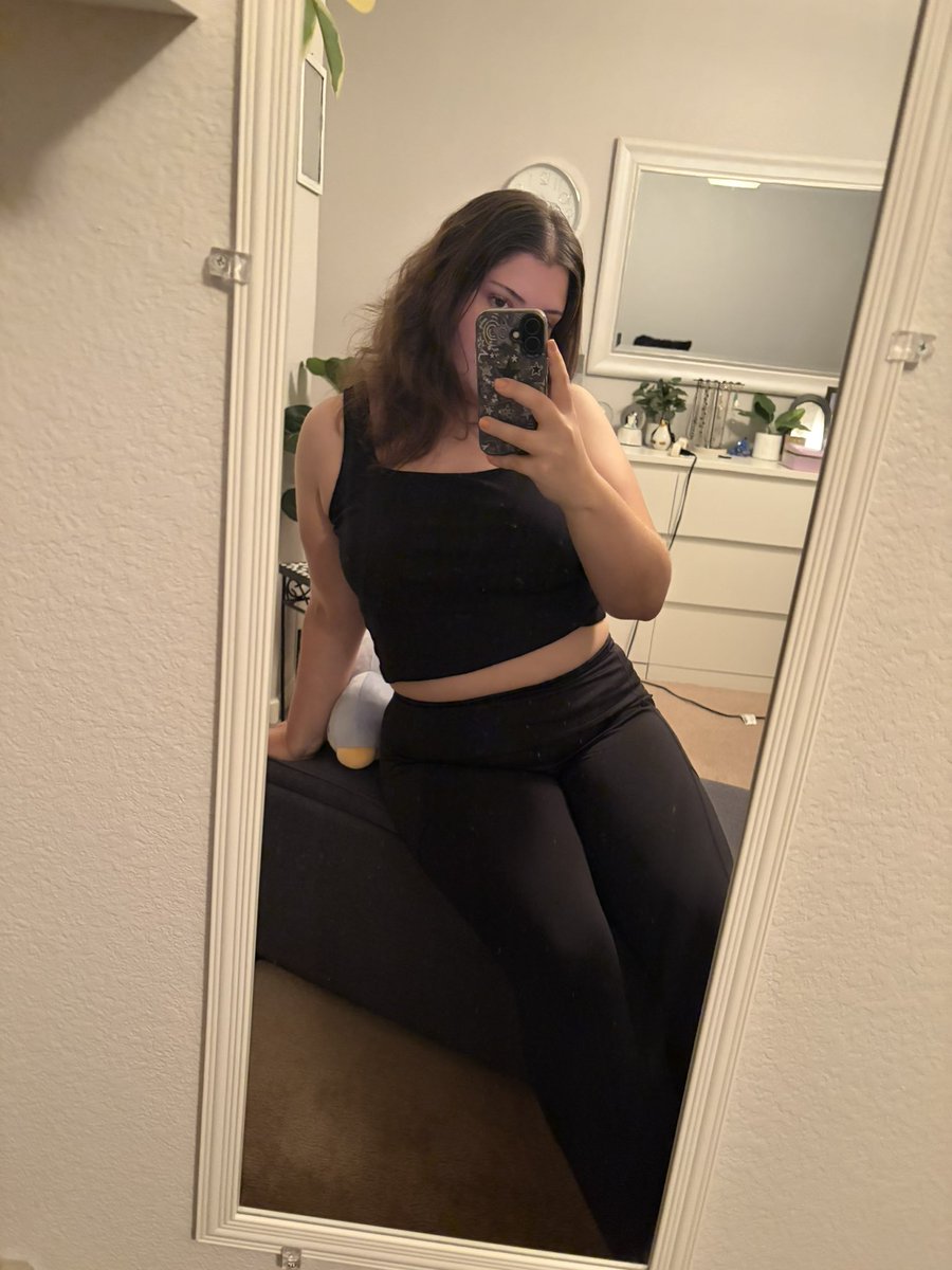 celestial00001's tweet photo. not rlly thirst traps more like same pose x3 🫡 https://t.co/9HCvQn1Y7R